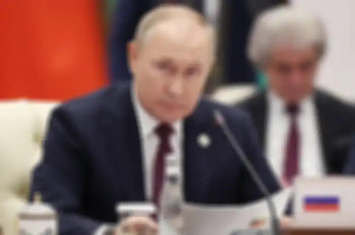 Presiden Rusia, Vladimir Putin duduk dalam pertemuan puncak Shanghai Cooperation Organization (SCO), di Samarkand, Uzbekistan. (16/9/2022)