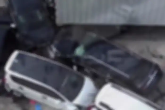 Penyebab kecelakaan maut tol Pejagan yang bikin mobil anak Jamintel Kejagung masuk kolong truk ternyata gegara masalah sepele ini. 