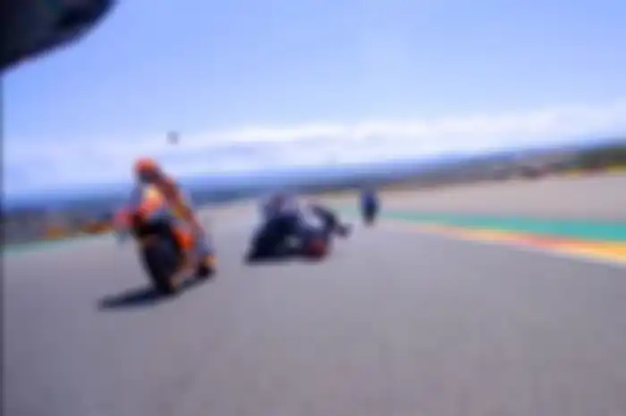 Detik-detik Marc Marquez senggolan dengan Fabio Quartararo hingga crash di MotoGP Aragon 2022, Minggu (18/9/2022).