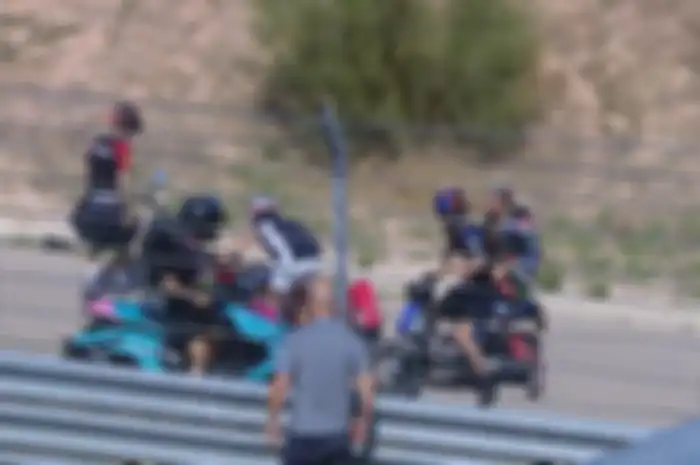 Fabio Quartararo kembali alami crash di pinggir trek Sirkuit Aragon saat kembali ke paddock Yamaha di gelaran MotoGP Aragon 2022, Minggu (18/9/2022).