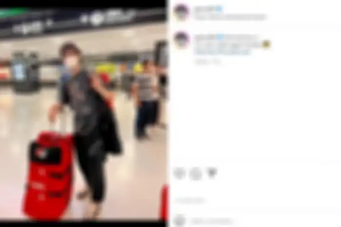 Francesco Bagnaia saat mendarat di Jepang jelang menghadapi MotoGP Jepang 2022, harga outfit pasti bikin nangis.