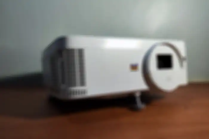 Review ViewSonic LS500WHE, proyektor berteknologi LED generasi ke 3 yang diklaim lebih ramah lingkungan. 