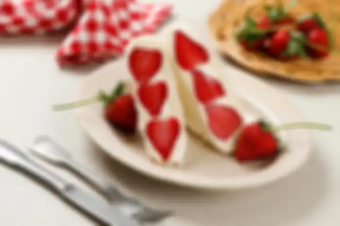 Strawberry sando