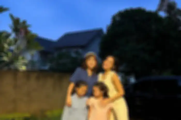 Gisel mengaku sudah kangen berat dengan Sarwendah. Dia mengajak main bareng istri Ruben Onsu. Foto anaknya bikin gemas. 
