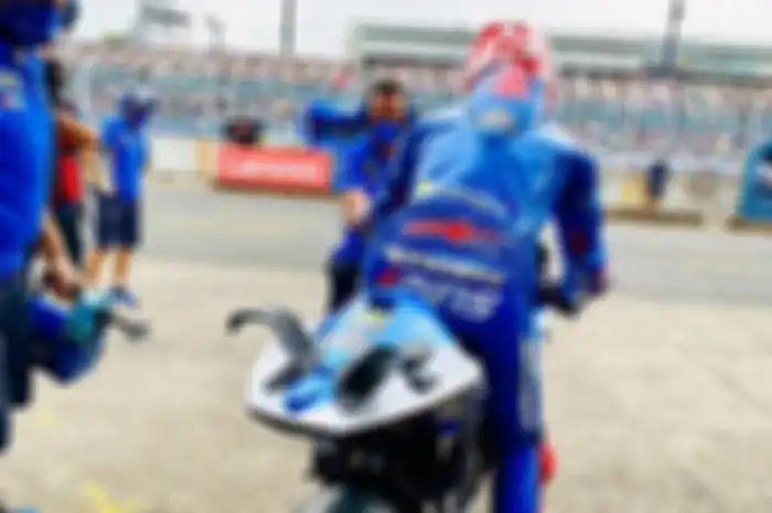 Motor yang dipakai pembalap Suzuki Ecstar, Alex Rins ada sayap belakang saat FP1 MotoGP Jepang 2022.