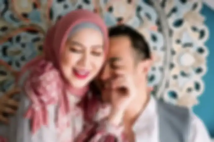Venna Melinda mengaku ditalak cerai Ivan Fadilla 7 kali gegara kebiasaan buruk ini. Ferry Irawan justru suka sampai umbar foto mesra.