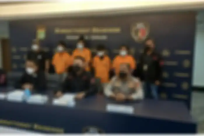 Berikut ini 7 fakta pembacokan mantan pacar yang dipicu karena ancaman foto dewasa disebarkan. Tampang pelaku beredar. 