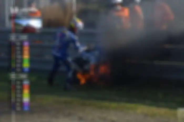 Motor Suzuki GSX-RR Takuya Tsuda tiba-tiba terbakar di tengah balapan MotoGP Jepang 2022, Minggu (25/9/2022).