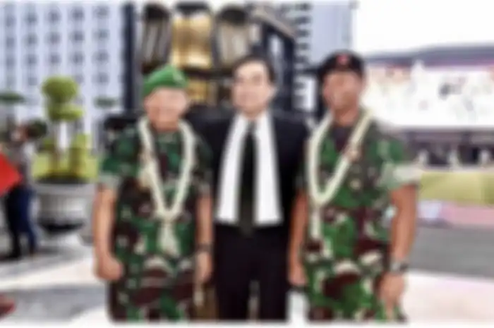 Ini penyebab Effendi Simbolon gagal menjadi saksi momen foto bareng Jenderal Dudung dan Panglima TNI Jenderal Andika di DPR. 