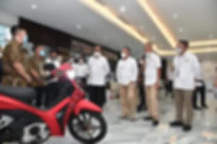 Menteri ESDM Arifin Tasrif menyampaikan komitmen memperbanyak jaringan bengkel konversi motor listrik di Indonesia