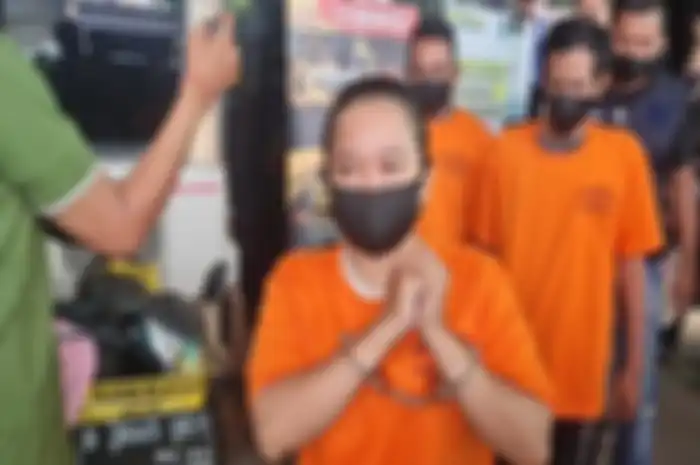 RDA, putri mendiang penyanyi dangdut Imam S Arifin ditangkap polisi kasus pencurian motor.