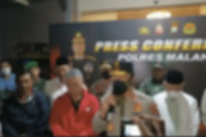 Ini profil Kapolda Jatim Irjen Nico Afinta yang sempat disorot soal kasus Ferdy Sambo. Kini, sebut tembakan gas air mata sudah sesuai SOP.