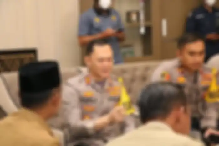 Ini Profil Kapolres Malang AKBP Ferli Hidayat yang didesak IPW untuk dicopot. Anak buahnya tembakkan gas air mata di Tragedi Kanjuruhan.