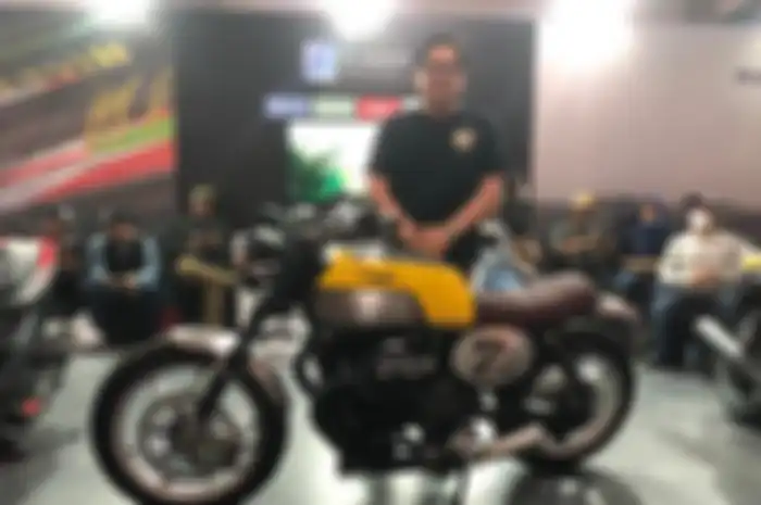 Moto Guzzi dan Gearhead Monkey Garage pamerkan modifikasi motor Moto Guzzi V7 IV Stone pada Kustomfest 2022.