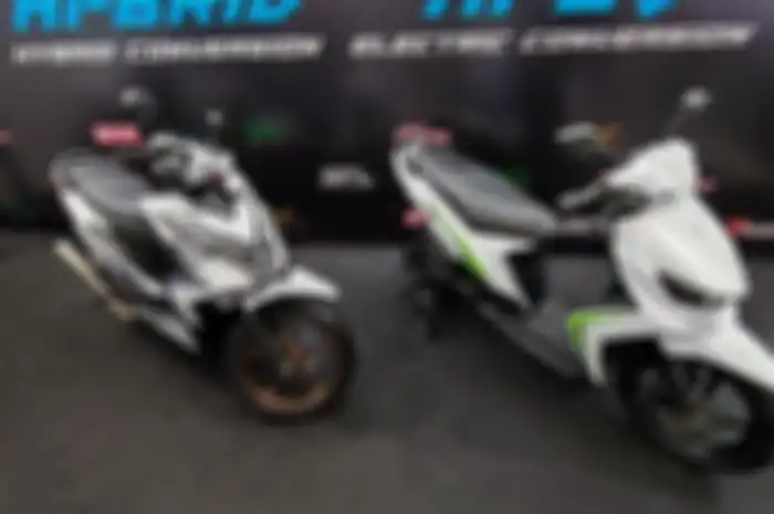 2 unit hasil konversi motor listrik yang dibuat oleh IATO (Ikatan Ahli Teknologi Otomotif) dalam ajang Olx Autos IMX 2022.
