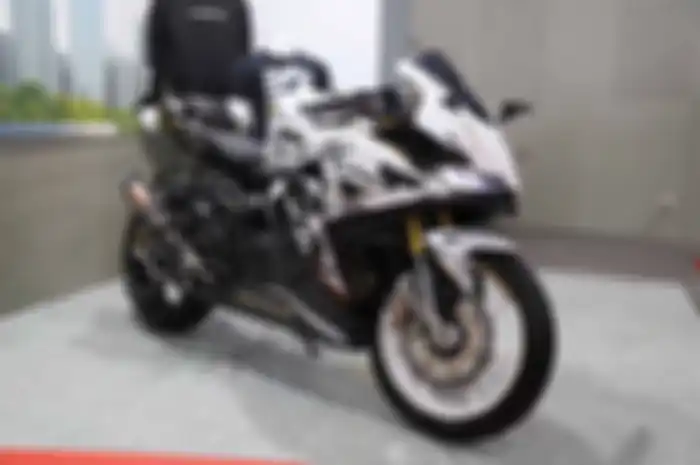 Modifikasi Honda CBR250RR pertama garapan 902 Garage.
