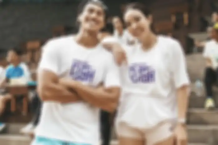 Inilah 5 foto Gisel lari di Sudirman bareng bos Gading Marten, Sean Gelael. Bajunya jadi pertanyaan. Ternyata begini jawabannya.