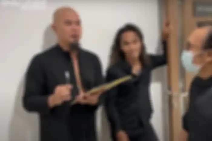Ahmad Dhani dan Ari Lasso bersama Kaka Slank sesaat sebelum kolaborasi bawain lagu 'Pangeran Cinta'