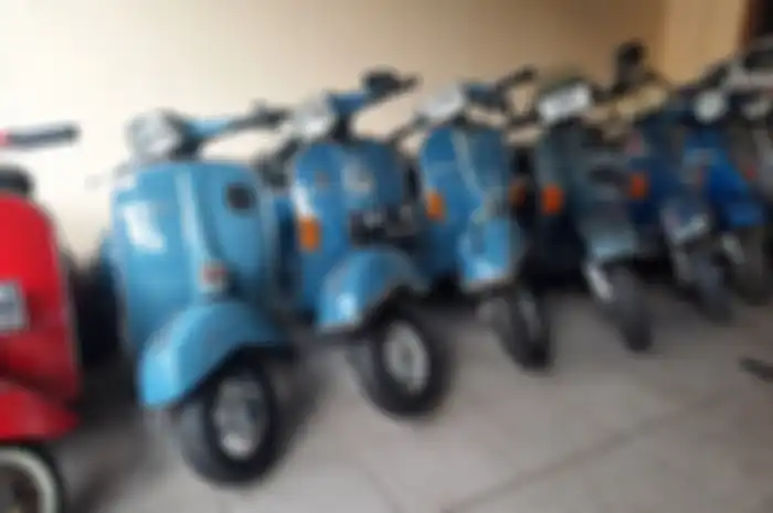 Cek harga Vespa 2-tak yang dijual di Berkah Scooter.