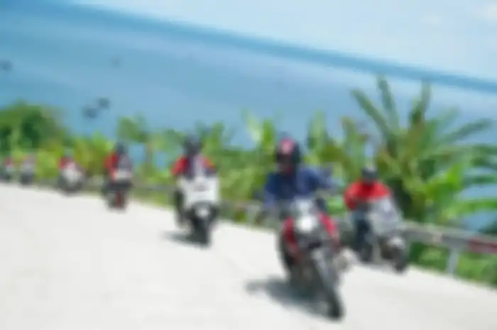 Awak media menuju Ujung Genteng bersama oli motor Enduro