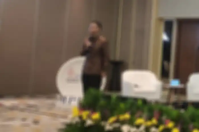 Bos PLN, Darmawan Prasodjo menyoroti soal tantangan punya motor listrik, ungkap baterai swap bisa jadi solusi.