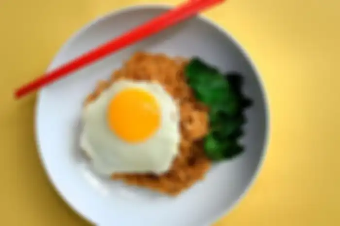 Netizen bagikan resep rahasia masak mi instan ala Warmindo.