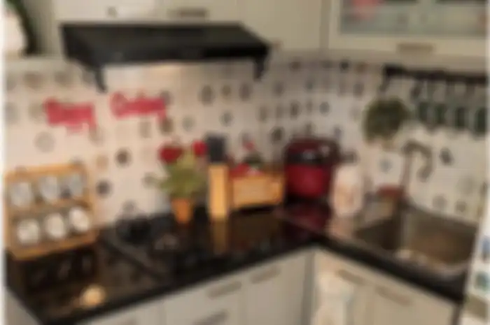 Desain dapur sempit aesthetic ini bikin istri tambah kreatif mengolah masakan. Biarpun kecil tapi fungsional. Intip 7 foto hasilnya.