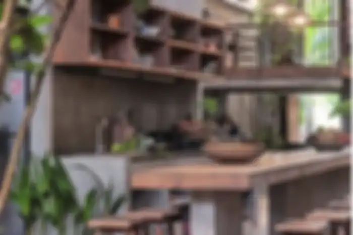 Desain dapur minimalis berbalut gaya tradisional Jawa mampu memikat mata Ibu-ibu geng arisan. Intip 8 foto inspirasinya yuk!