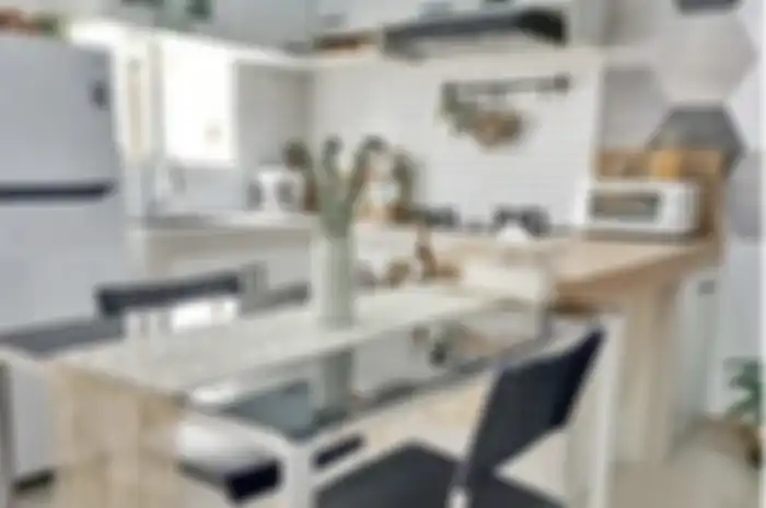 Desain dapur kecil cantik nan elegan ini menjadi alasan Ibu-ibu arisan makin senang main ke rumah. Ini 7 foto esteiknya. 