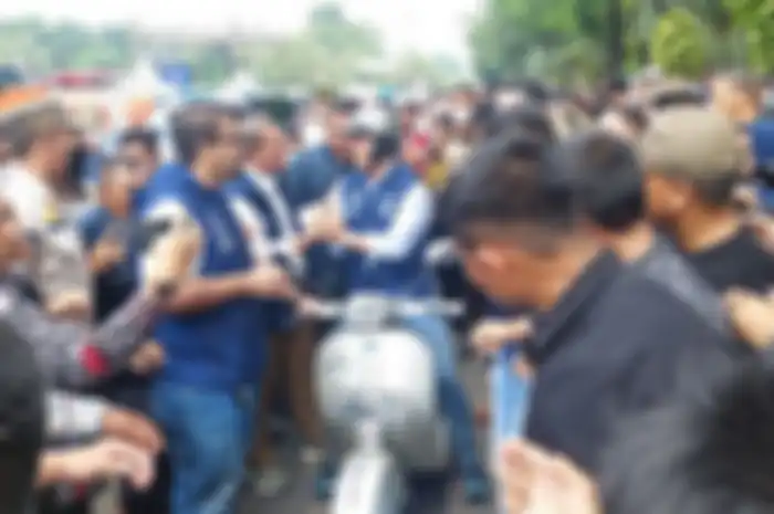 Hari terakhir Gubernur DKI Jakarta Anies Baswedan menjabat, tinggalkan Balai Kota DKI Jakarta naik Vespa 2-tak, Minggu (16/10/2022).