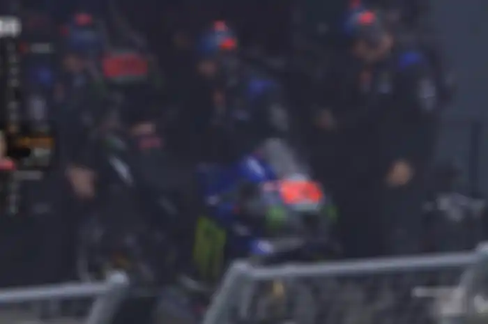 Sesi warm up MotoGP Australia 2022, tiba-tiba diguyur hujan.
