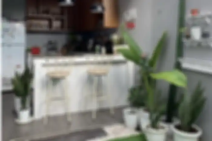 Desain dapur terbuka minimalis ini bikin tetangga ngotot ingin meniru idenya. Saking segarnya jadi ngangenin! Intip 7 foto inspirasinya.