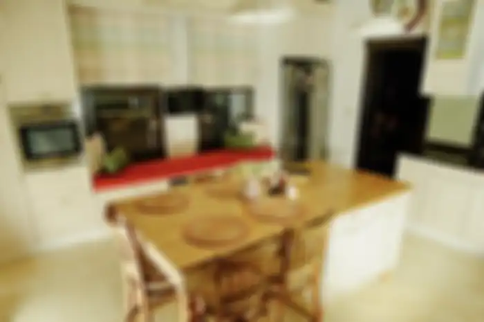 11 cara cerdas ini bikin desain ruang tamu menyatu dengan dapur minimalis jadi sorotan. Intip foto inspirasinya. 