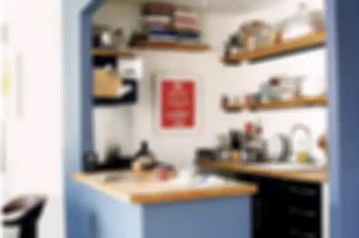 Usai melihat 8 foto desain kitchen set mini bar yang tampak cantik buat dapur mungil, istri merajuk minta agar bisa dipasang di rumah. 