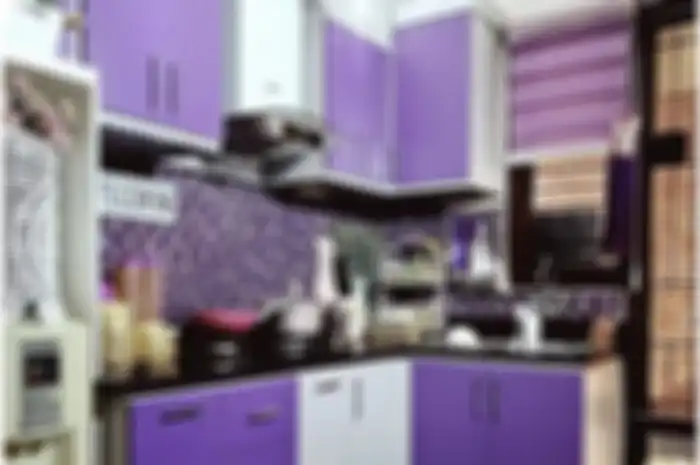 Bosan dengan pilihan warna putih? Coba saja pakai warna ini buat desain dapur kecil di rumah mungil. 8 foto hasilnya dijamin gak norak!