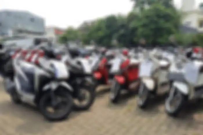 Lelang motor matic 2022 di Balai Lelang Otolink daerah Duren Sawit, Jakarta Timur, Selasa (18/10/2022).