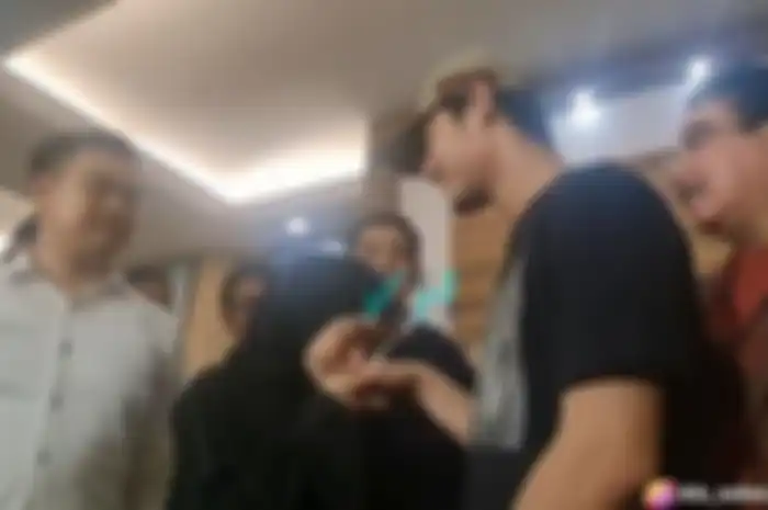 Lesti cium tangan Rizky Billar 