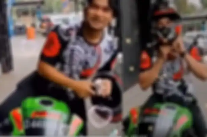 Sosok Jeka Asparido Saragih atau akrab disapa Jeka Saragih saat turun dari Kawasaki Ninja ZX-25R.