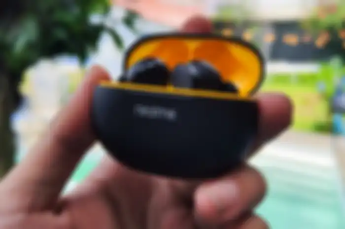 Realme Buds T100 rilis di Indonesia pada hari Selasa (25/10) dengan harga Flash Sale Rp 100 ribuan. 
