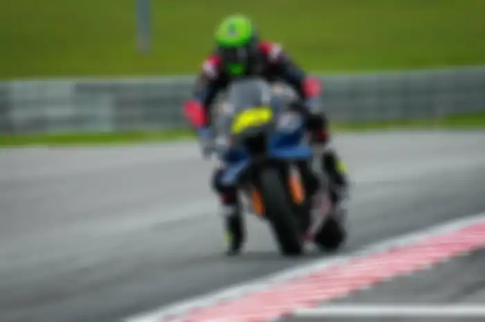 Pembalap WithU Yamaha RNF, Cal Crutchlow minta kamera banyak menyorot pertempuran belakang pembalap MotoGP