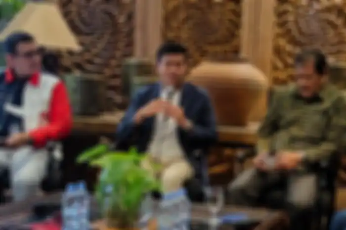 Ketua umum APJII (Asosiasi Penyelenggara Internet Indonesia), Muhammad Arif, dalam sesi diskusi panel mengenai perang tarif fixed broadband di Indonesia, Selasa (25/10). 