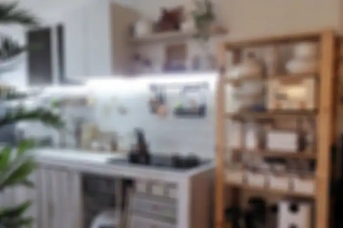 Desain dapur mungil tetap bisa rapi dengan 8 trik jitu ini sekalipun nggak ada bujet buat kitchen set. Lihat foto hasilnya yuk. 