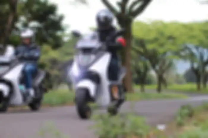 Warga Jakarta juga sudah bisa menjajal Yamaha E01