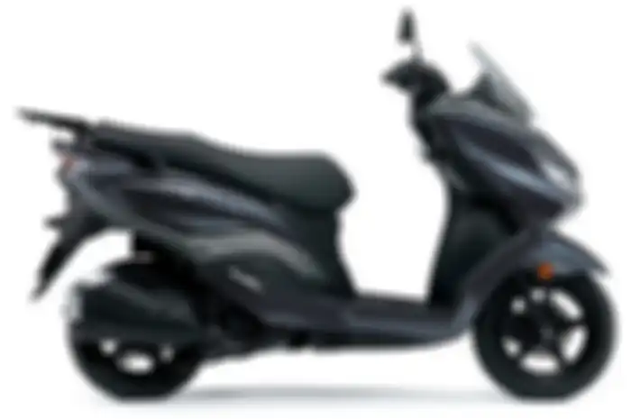 Tampilan motor Suzuki Burgman Street 125 EX dengan roda kecil meluncur di Intermot Jerman