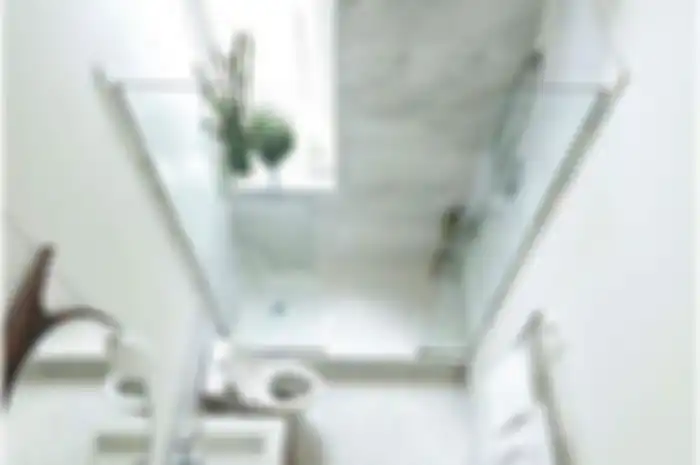 Model kamar mandi sederhana tapi mewah bikin pemilik rumah mungil senyum-senyum bangga. Begini 9 foto desainnya.