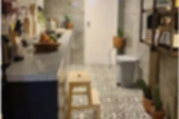 Desain dapur mungil dekat kamar mandi yang memberi aura positif ideal buat rumah minimalis. Istri girang lihat 9 foto contohnya.