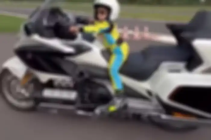 Zayn Safuoglu, bocah umur tiga tahun yang sudah bisa mengendarai motor-motor yang terbilang besar. 