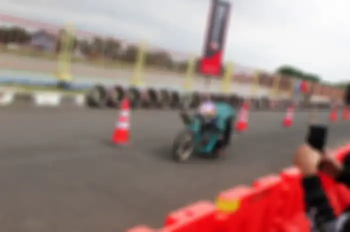 Open Drag Bike Indramayu di Jl Wisata Bojong sari tembuh 400 starter dari berbagai kelas. Antusias penonton juga cukup tinggi. 