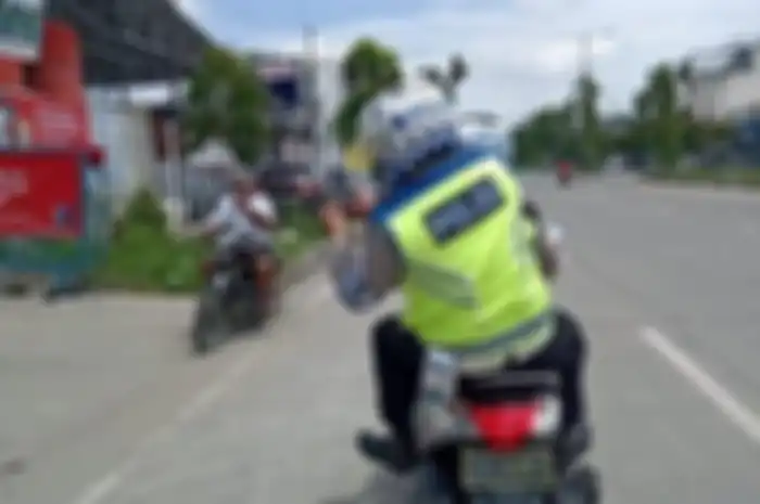 Pemotor yang kena tilang elektronik harus segera mengurus dan membayar denda, STNK terancam diblokir jika diabaikan. (foto ilustrasi)