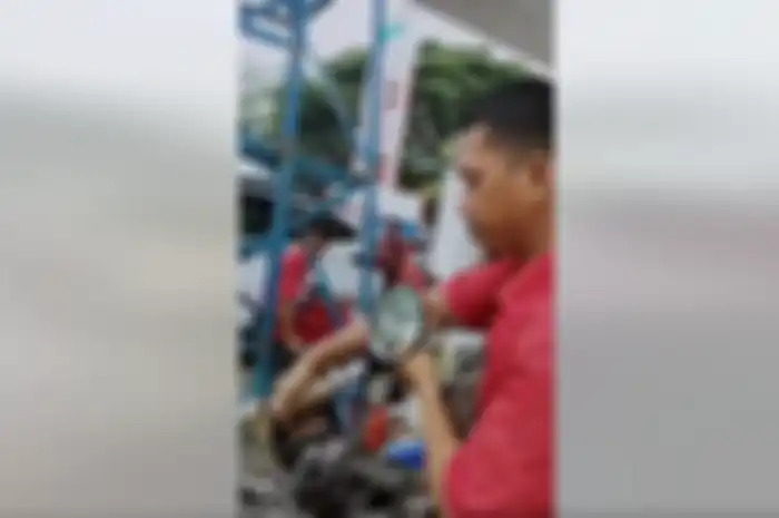Viral oknum petugas SPBU Pertamina Bone-bone dahulukan isi bensin motor temannya yang tak mau antre